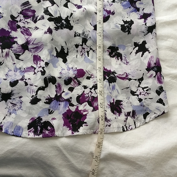 Dynamite purple floral sleeveless top 💜 - Picture 9 of 9